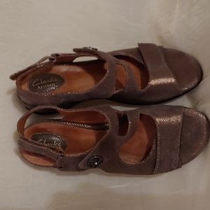 Clark's Artisan women Velcro leather uppers, sandals sz9.5 snake skin design.
